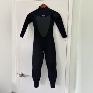 Roxy Prologue wetsuit .5/4/3. Girls